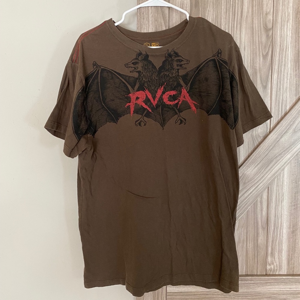 RVCA SHIRT JANUS BAT VERY RARE LIMITED EDITION ARTIST NETWORK STREET ART GRAPHIC